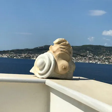 Luxurious Villa-apartment In Kosta Karafotaíika